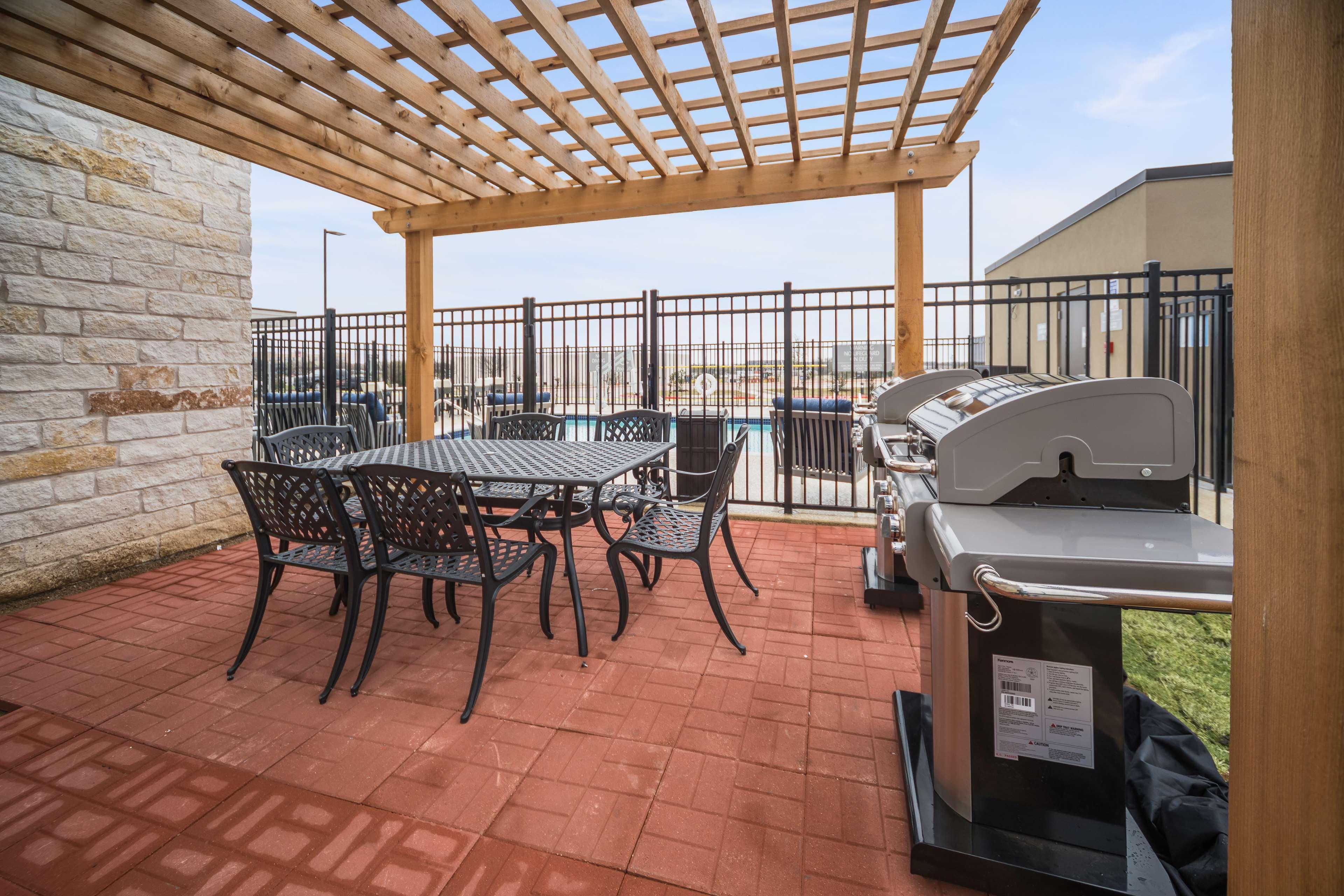 Best Western Plus Drayton Valley All Suites Exterior foto